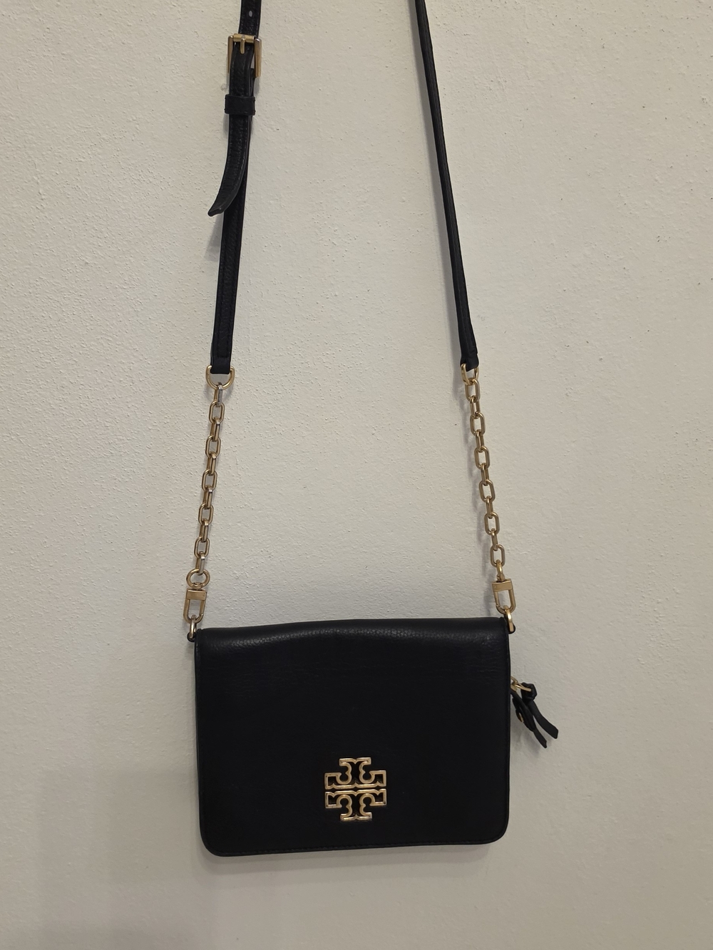 Tory Burch Black Leather Crossbody with Gold Logo Chain - Picture 1 of 11